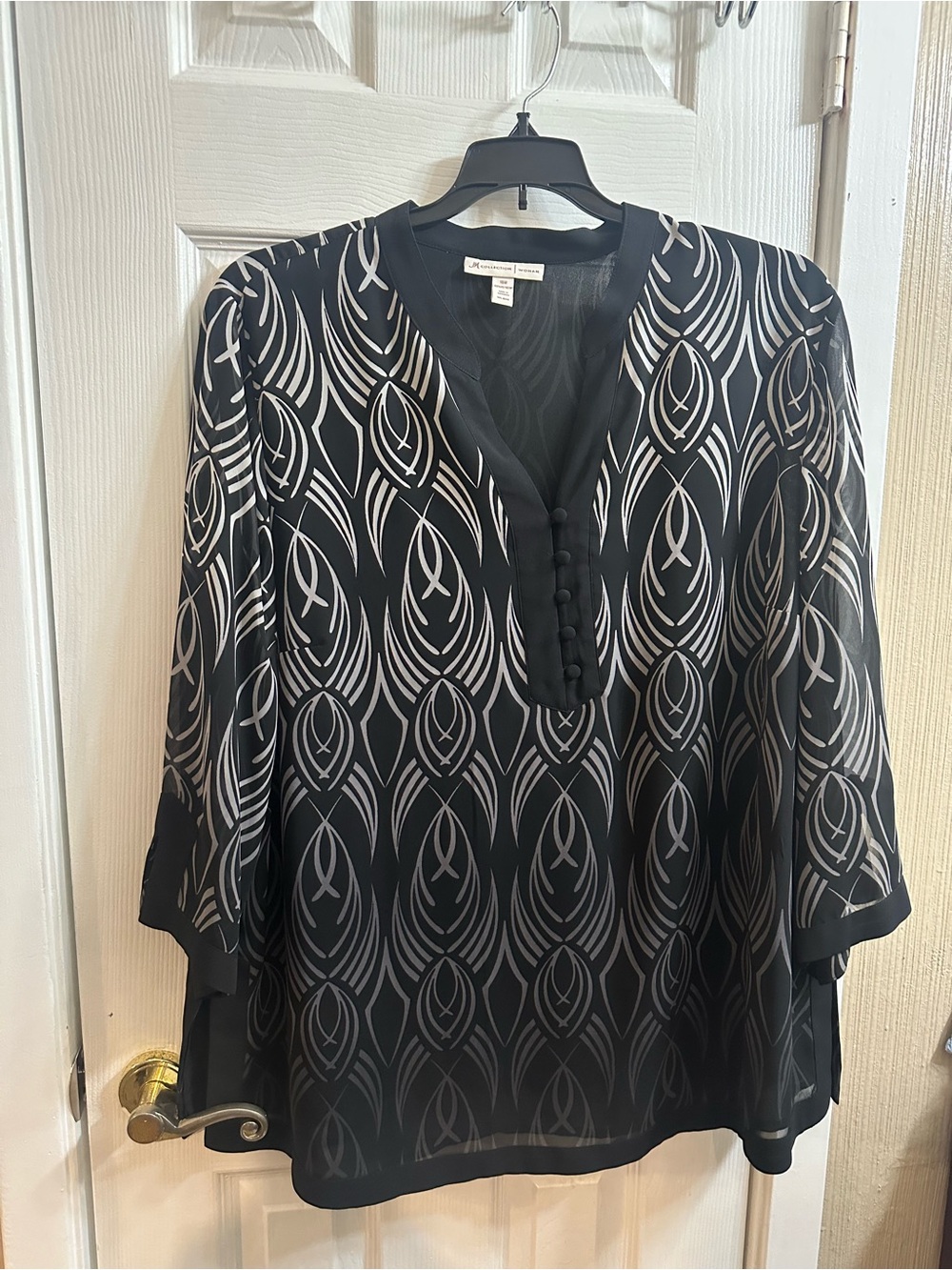 JM Collection Black and White Geometric Tunic Blouse